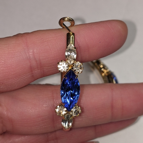 Gorgeous Golden Rhinestone Crystal Earrings Absolutely Beautiful Jewelry Piece - Picture 9 of 10